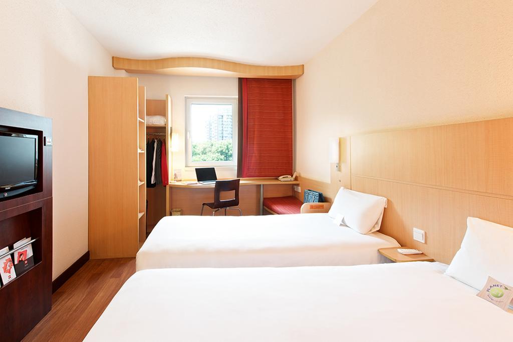 Ibis Ningbo Qianhu Plaza Hotel Exterior photo