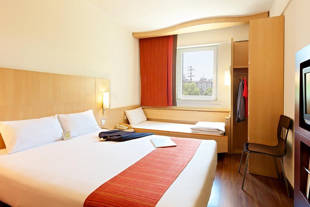 Ibis Ningbo Qianhu Plaza Hotel Exterior photo