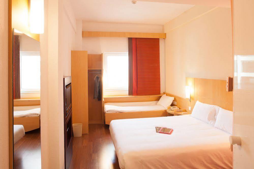 Ibis Ningbo Qianhu Plaza Hotel Exterior photo